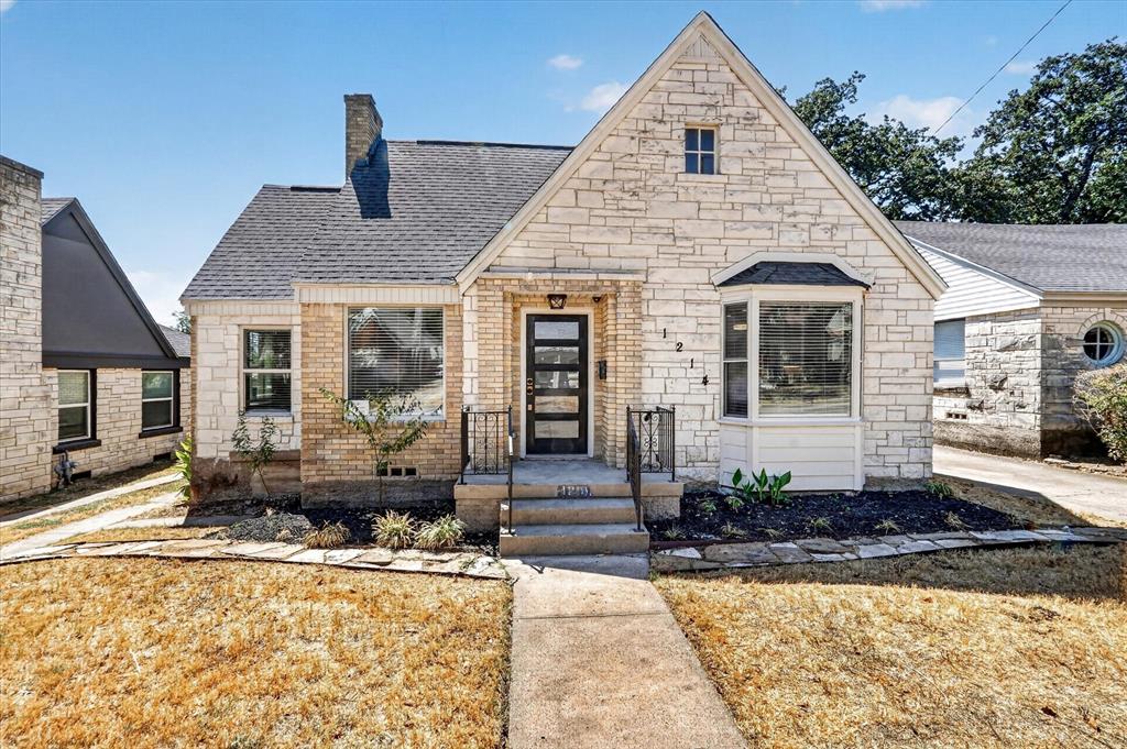 1214 E Waco Avenue Property Photo 1