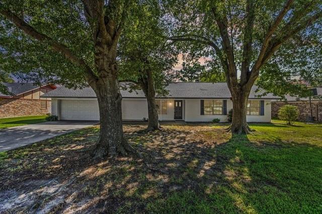 221 Azalea Drive Property Photo 3