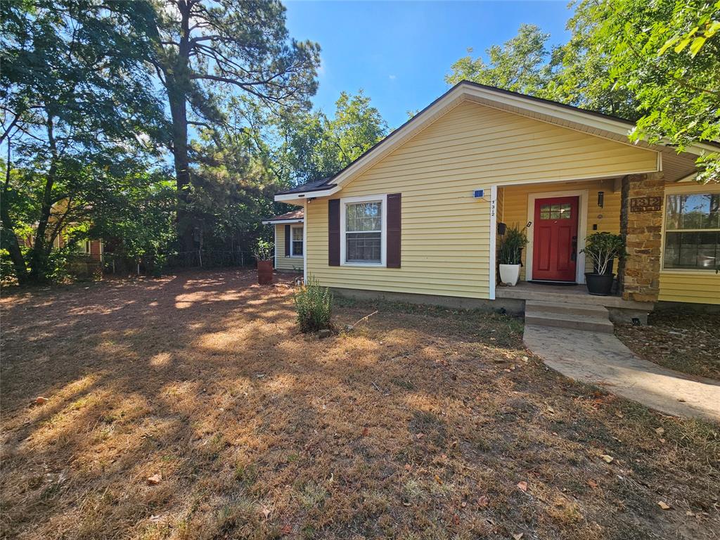 1312 W Park Row Drive Property Photo 2