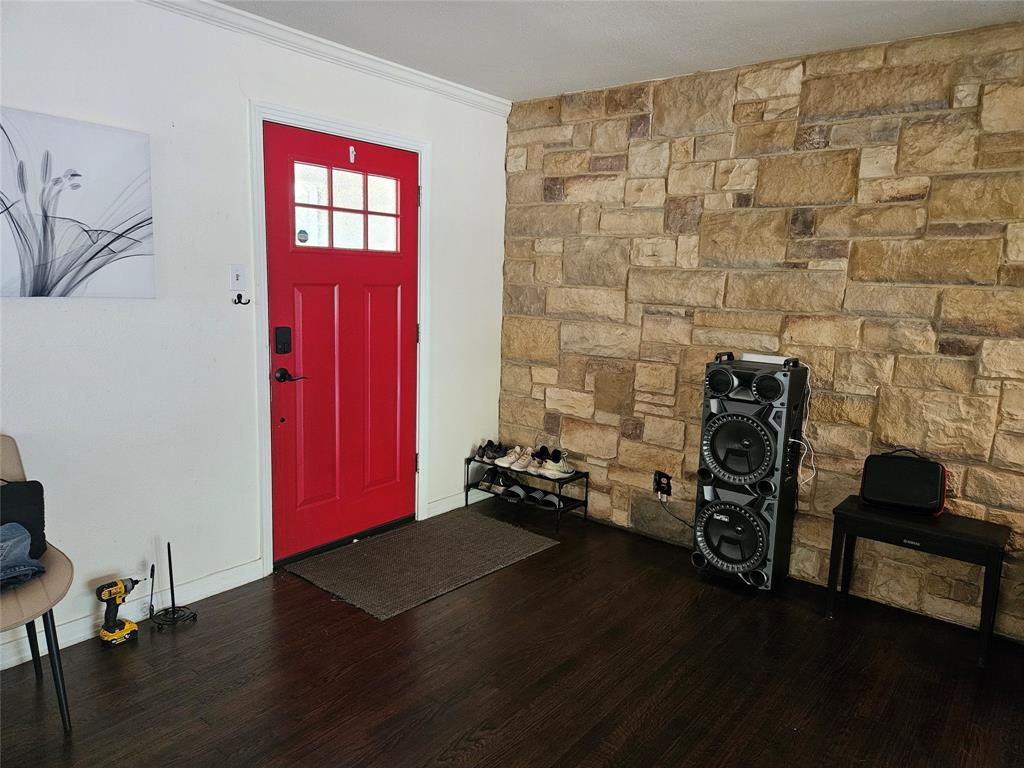1312 W Park Row Drive Property Photo 4