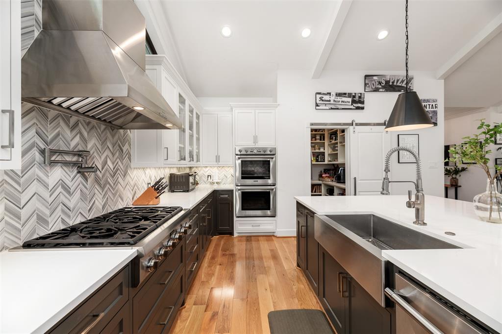 8715 Forest Hills Boulevard Property Photo 4