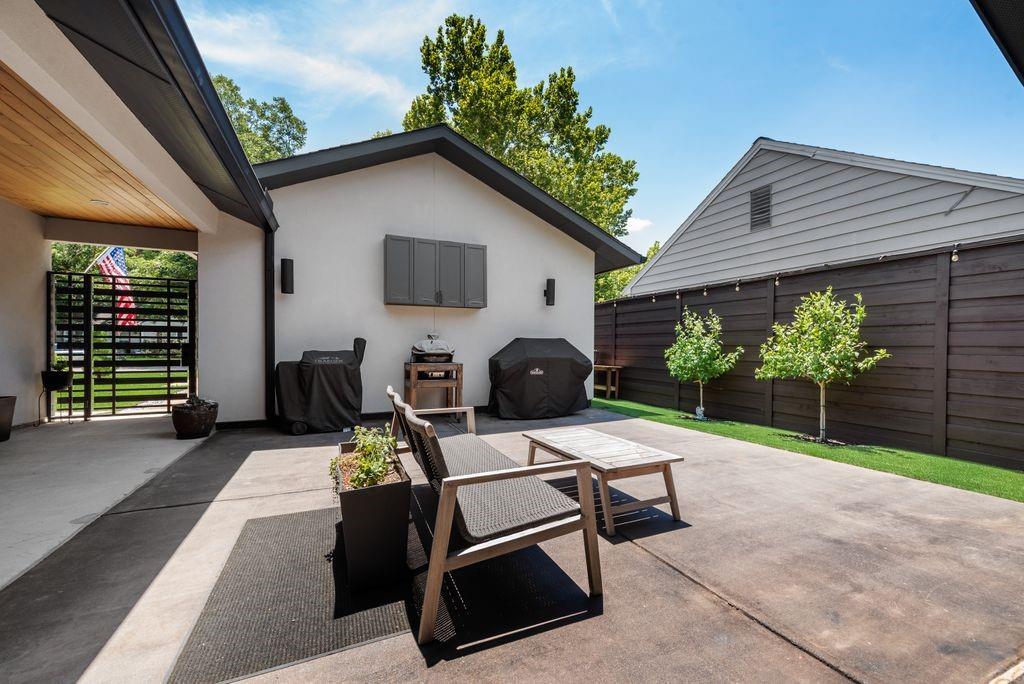8715 Forest Hills Boulevard Property Photo 7