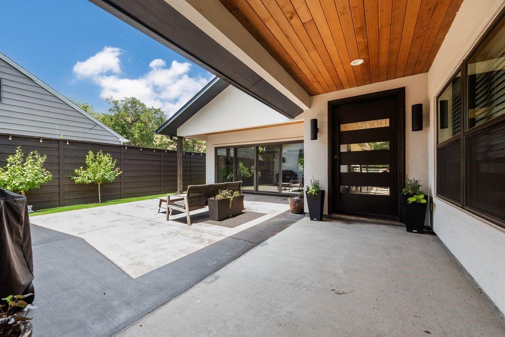 8715 Forest Hills Boulevard Property Photo 8
