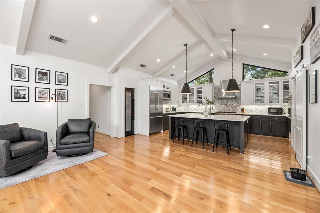 8715 Forest Hills Boulevard Property Photo 10