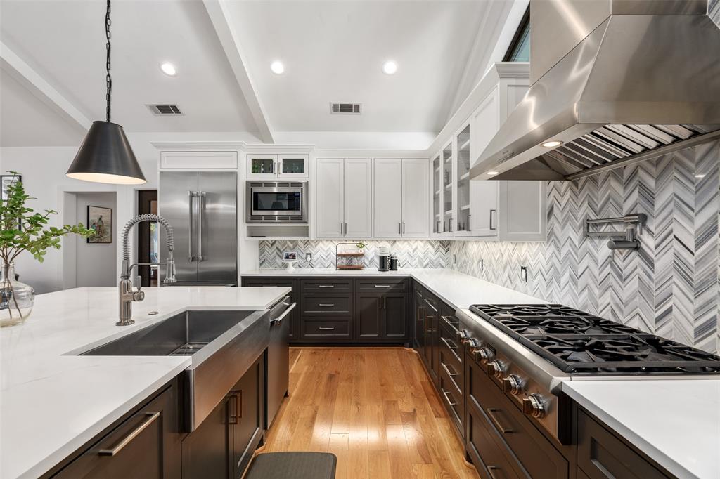 8715 Forest Hills Boulevard Property Photo 11