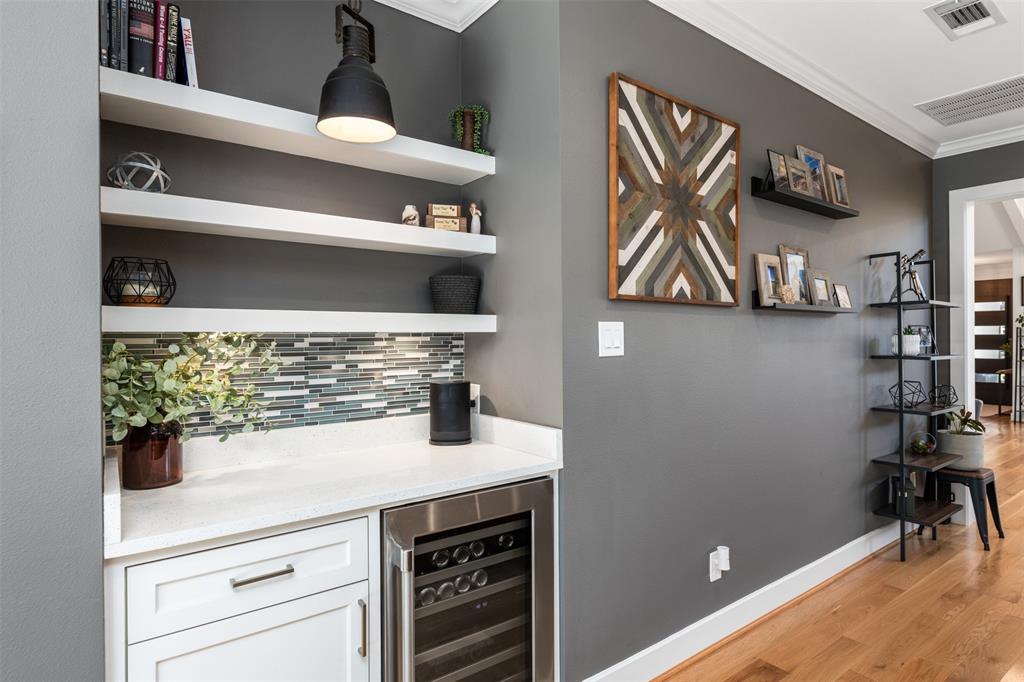 8715 Forest Hills Boulevard Property Photo 15