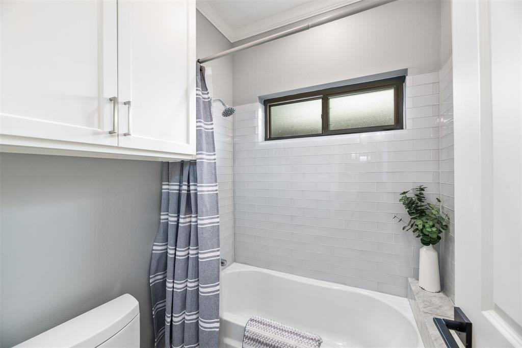 8715 Forest Hills Boulevard Property Photo 27