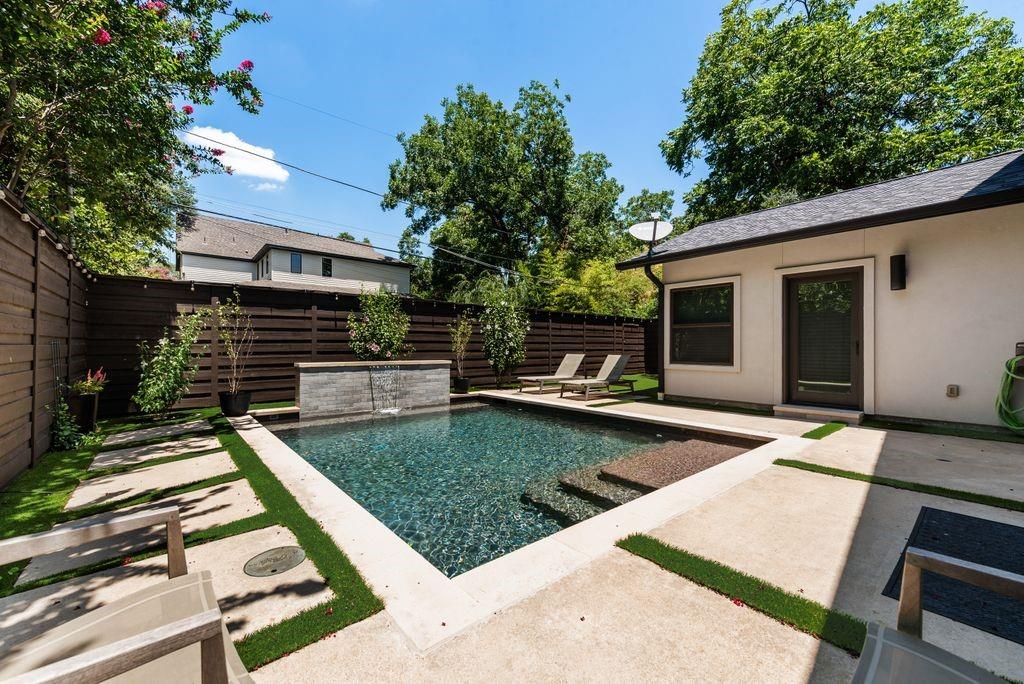 8715 Forest Hills Boulevard Property Photo 28
