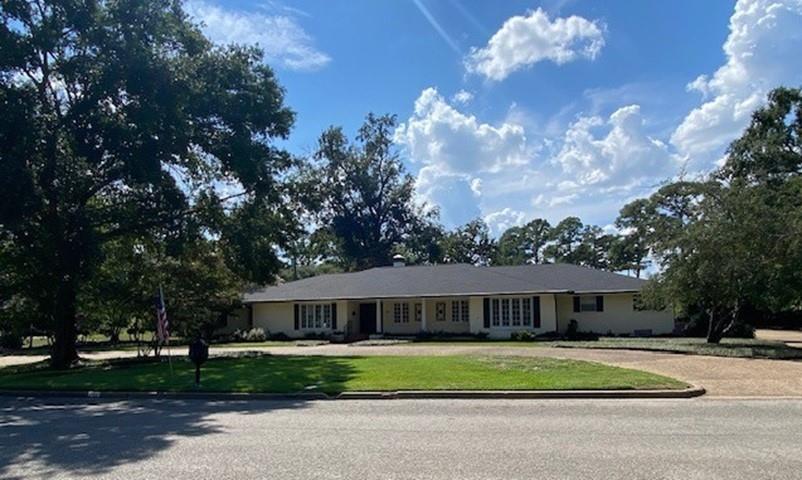 702 Mulberry Drive Property Photo 1