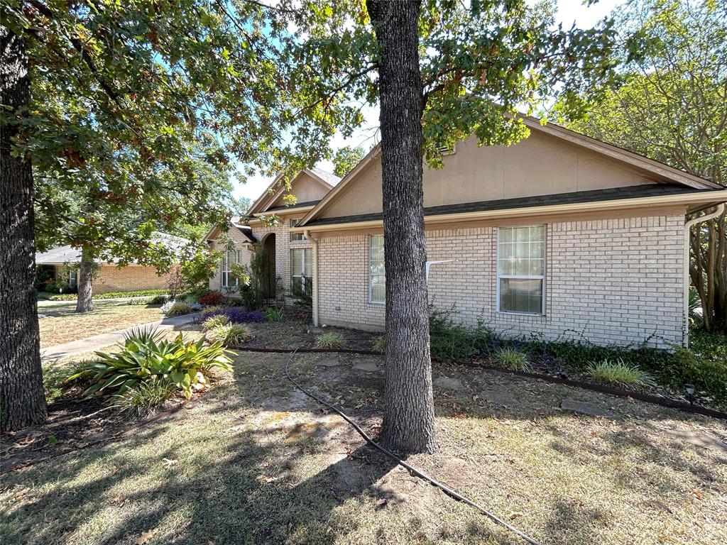 1328 Azalea Drive Property Photo 3