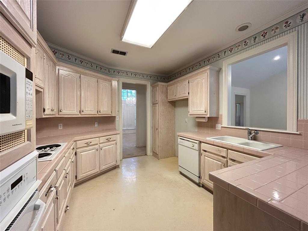 1328 Azalea Drive Property Photo 6