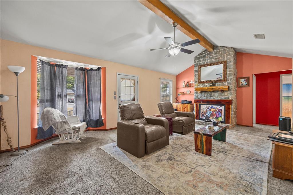 142 Iowa Place Property Photo 3