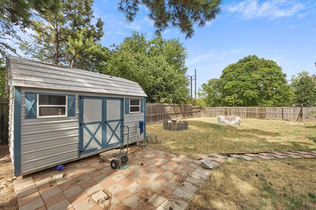142 Iowa Place Property Photo 15