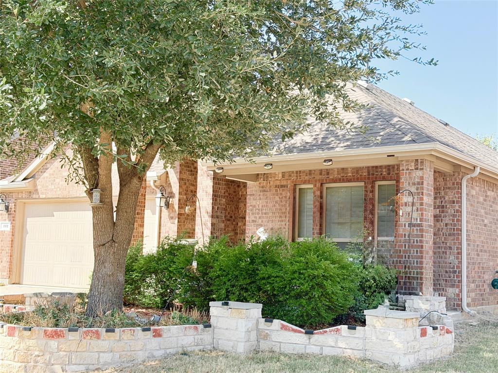 112 Rustic Oak Lane Property Photo 3