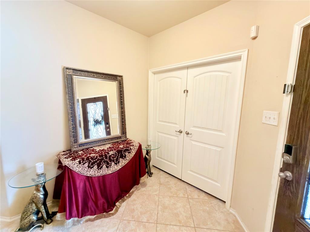 112 Rustic Oak Lane Property Photo 4