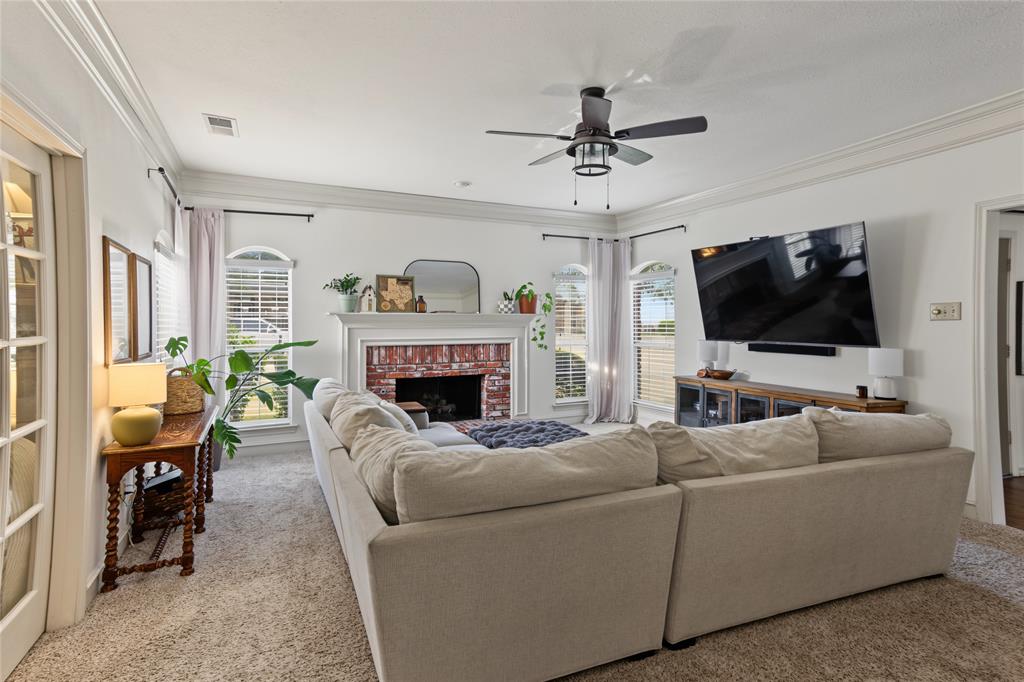 808 Forest Edge Lane Property Photo 4