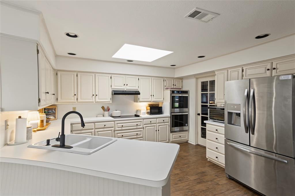 808 Forest Edge Lane Property Photo 6