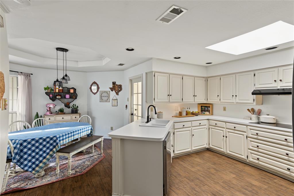 808 Forest Edge Lane Property Photo 7