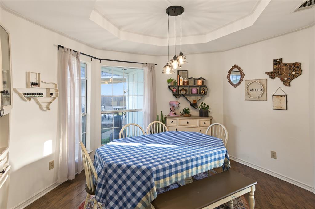 808 Forest Edge Lane Property Photo 8
