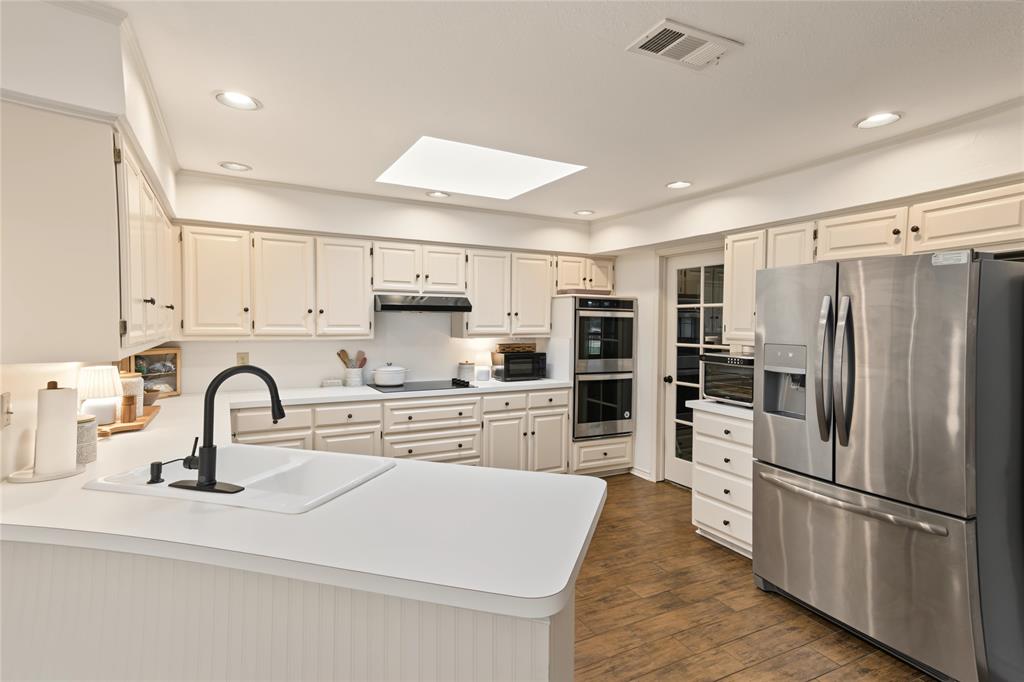 808 Forest Edge Lane Property Photo 11