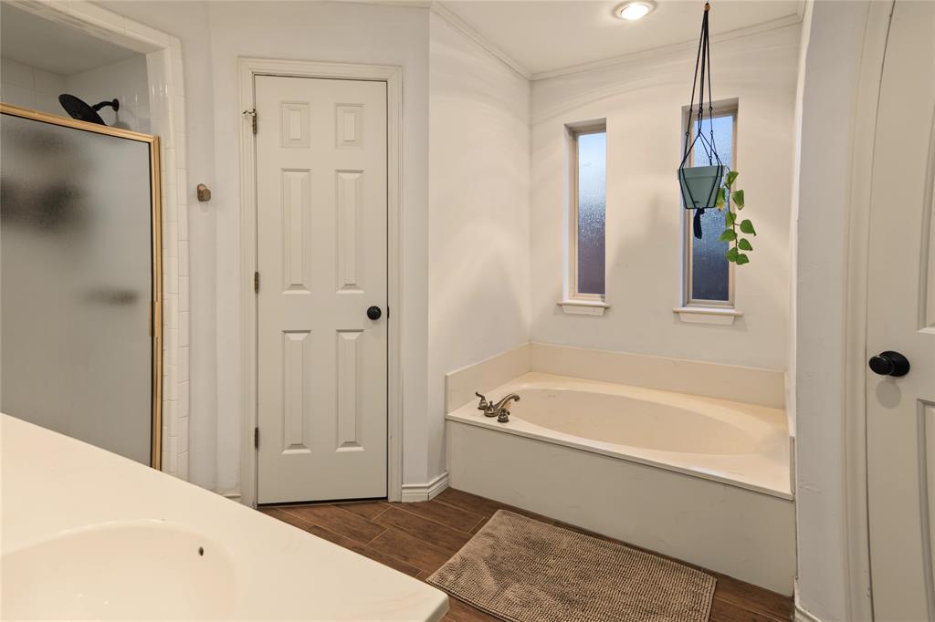 808 Forest Edge Lane Property Photo 25