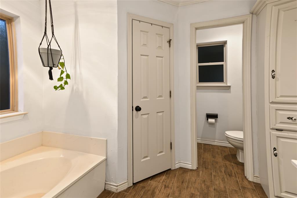 808 Forest Edge Lane Property Photo 26