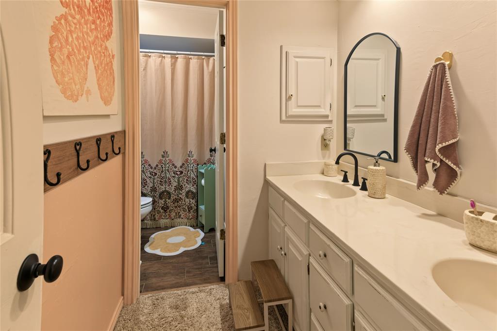808 Forest Edge Lane Property Photo 27