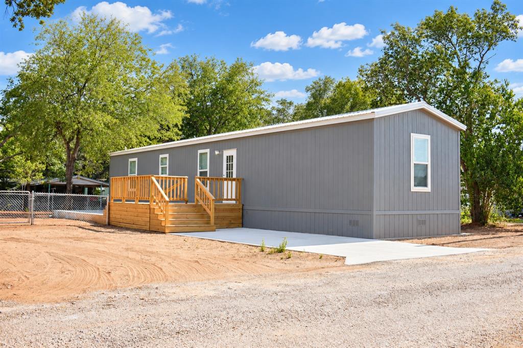 114 County Road 1423 Property Photo 2