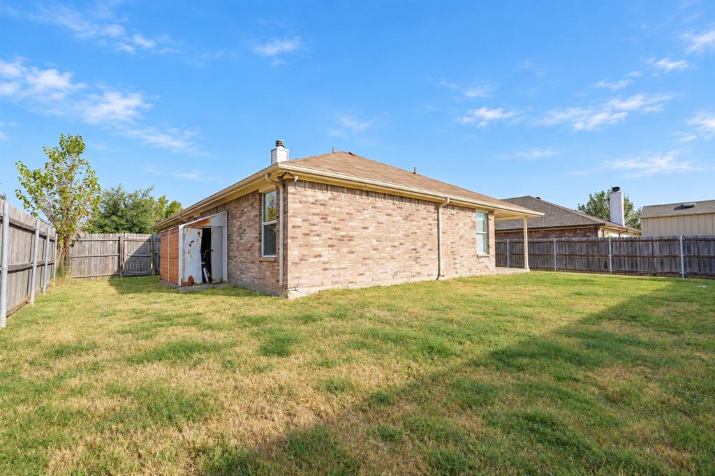 217 Windsor Property Photo 31