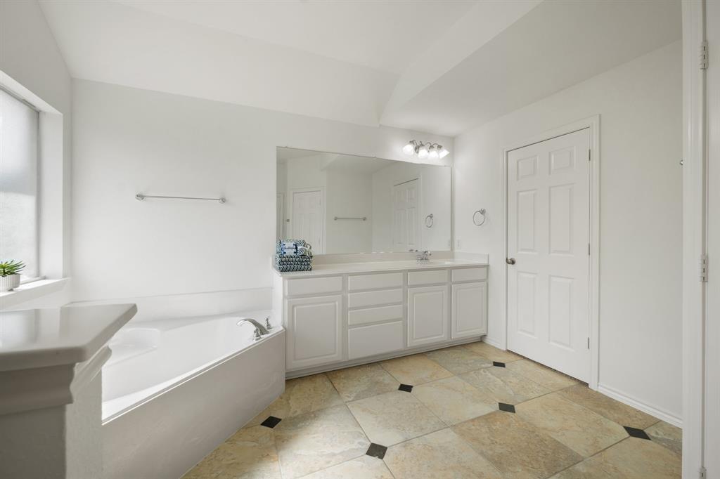 7209 Royal Glen Trail Property Photo 20