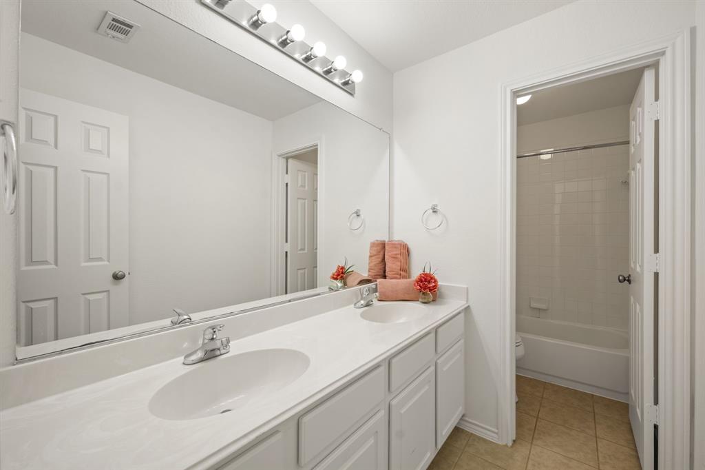 7209 Royal Glen Trail Property Photo 29