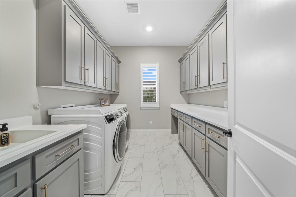 5401 Barry Boulevard Property Photo 23