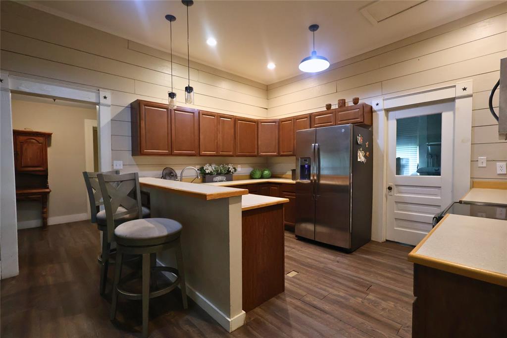 210 Hopkins Property Photo 4
