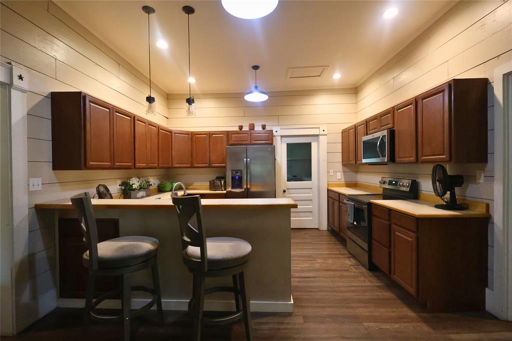 210 Hopkins Property Photo 6