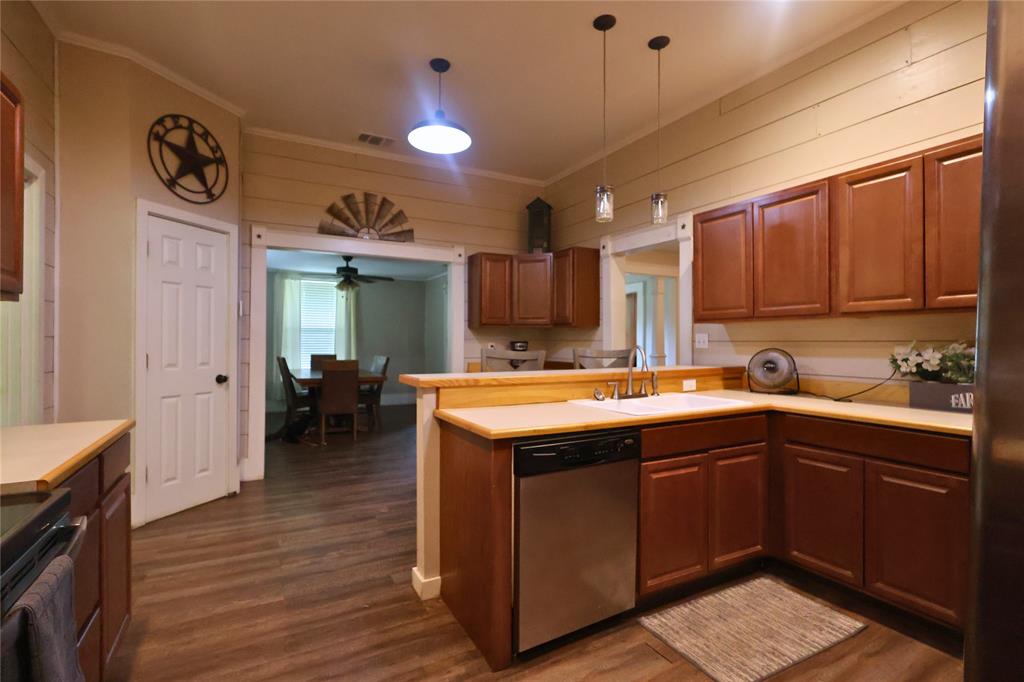 210 Hopkins Property Photo 7