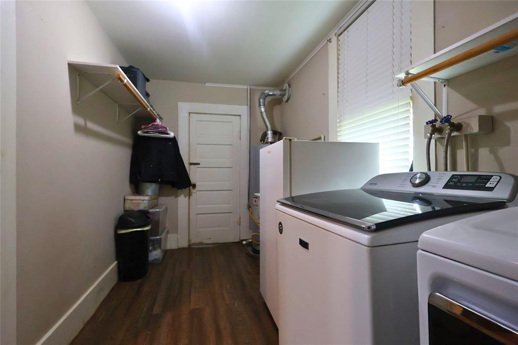 210 Hopkins Property Photo 9