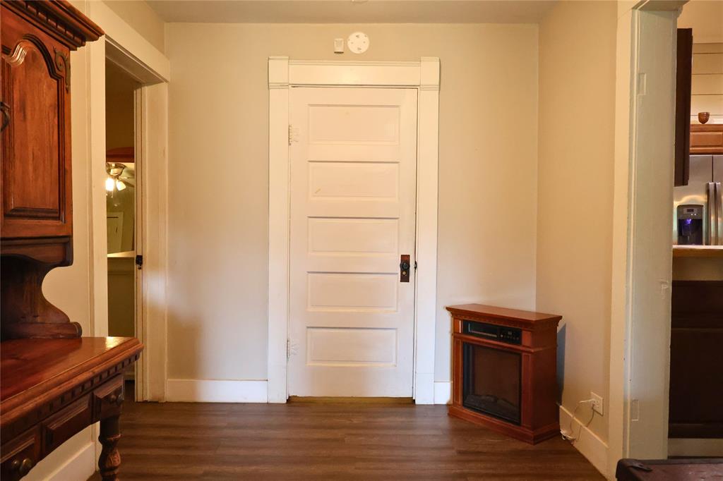 210 Hopkins Property Photo 11