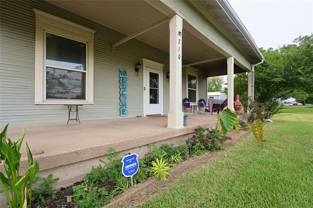 210 Hopkins Property Photo 32