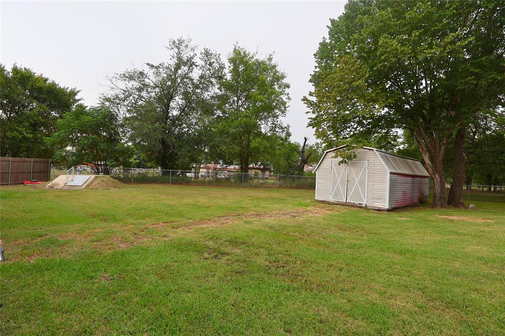 210 Hopkins Property Photo 34