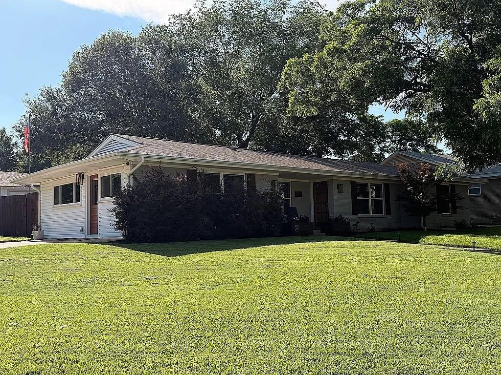 721 Hurstview Drive Property Photo 1