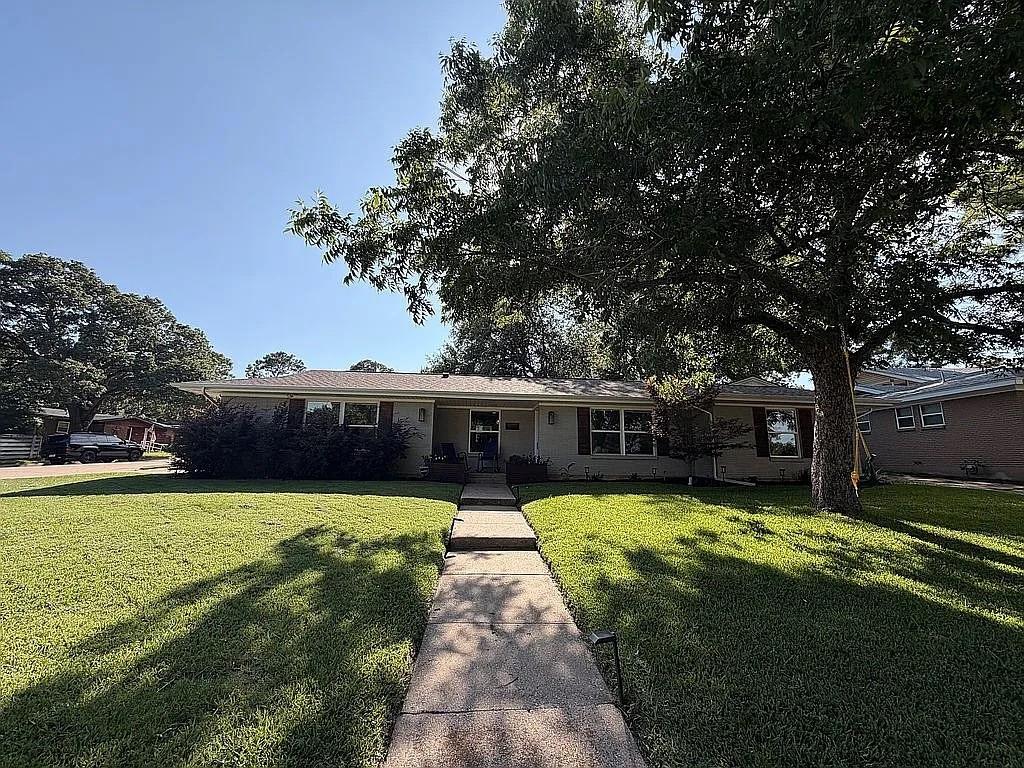 721 Hurstview Drive Property Photo 1