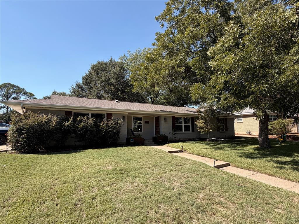 721 Hurstview Drive Property Photo 1