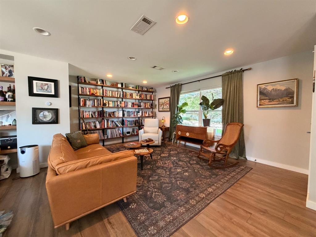 721 Hurstview Drive Property Photo 4