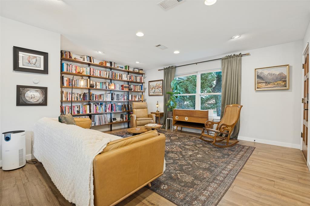 721 Hurstview Drive Property Photo 8