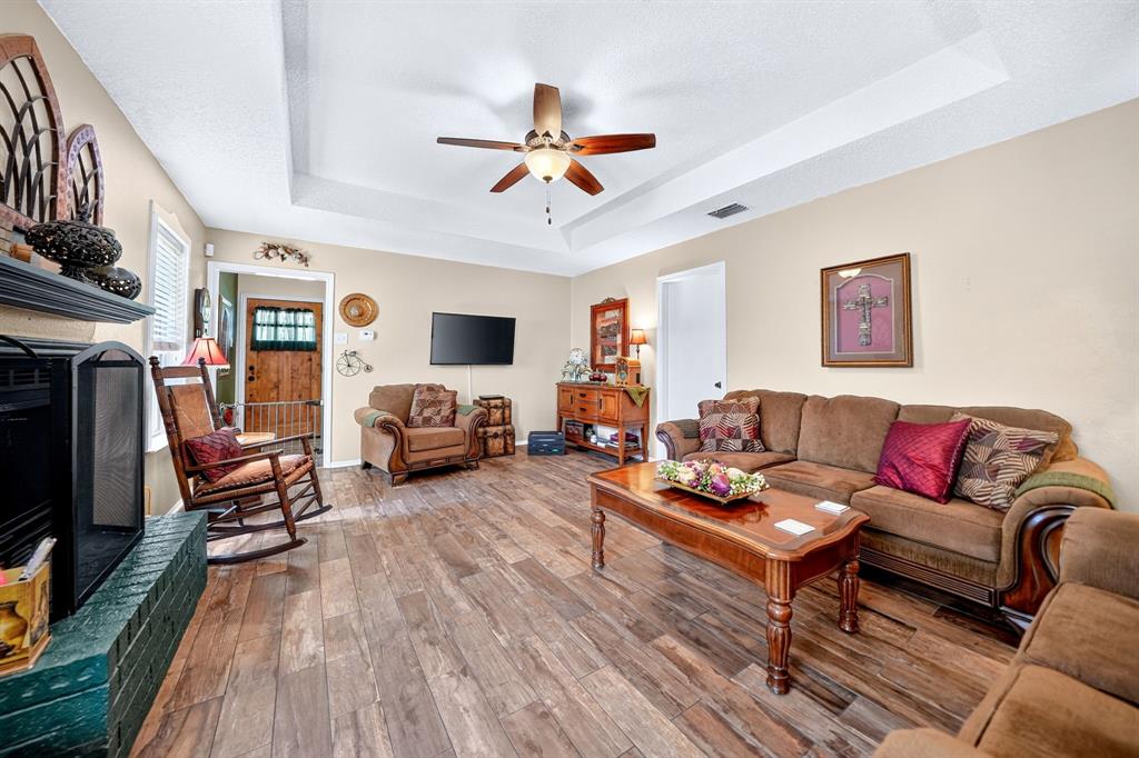 240 Dewey Court Property Photo 6