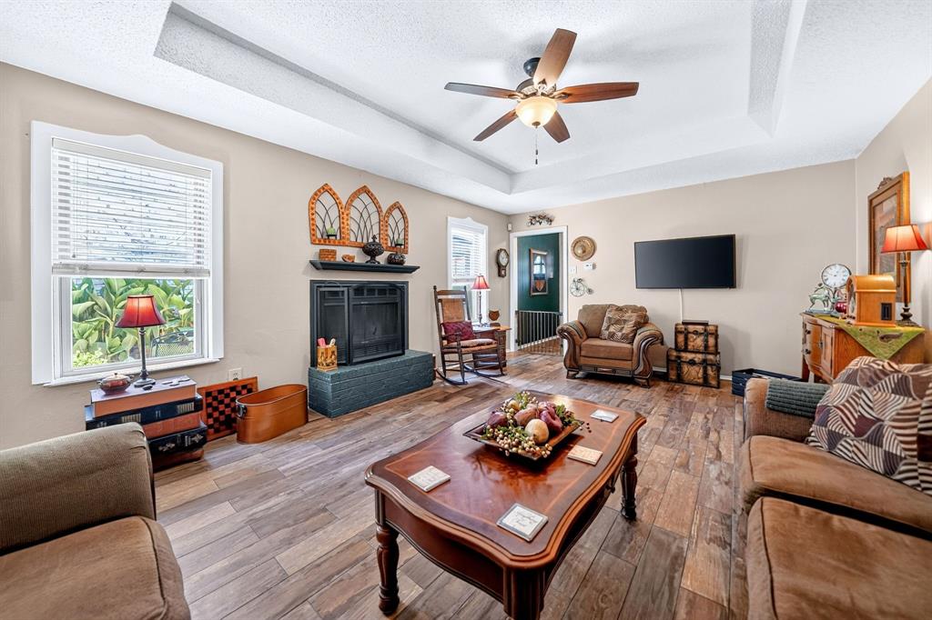 240 Dewey Court Property Photo 8