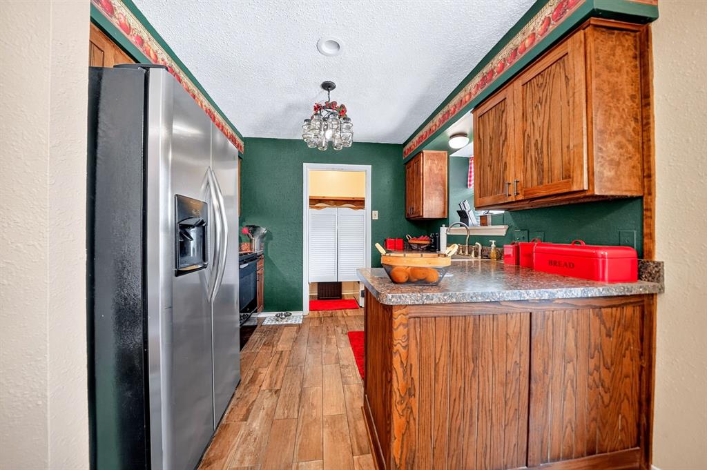 240 Dewey Court Property Photo 18