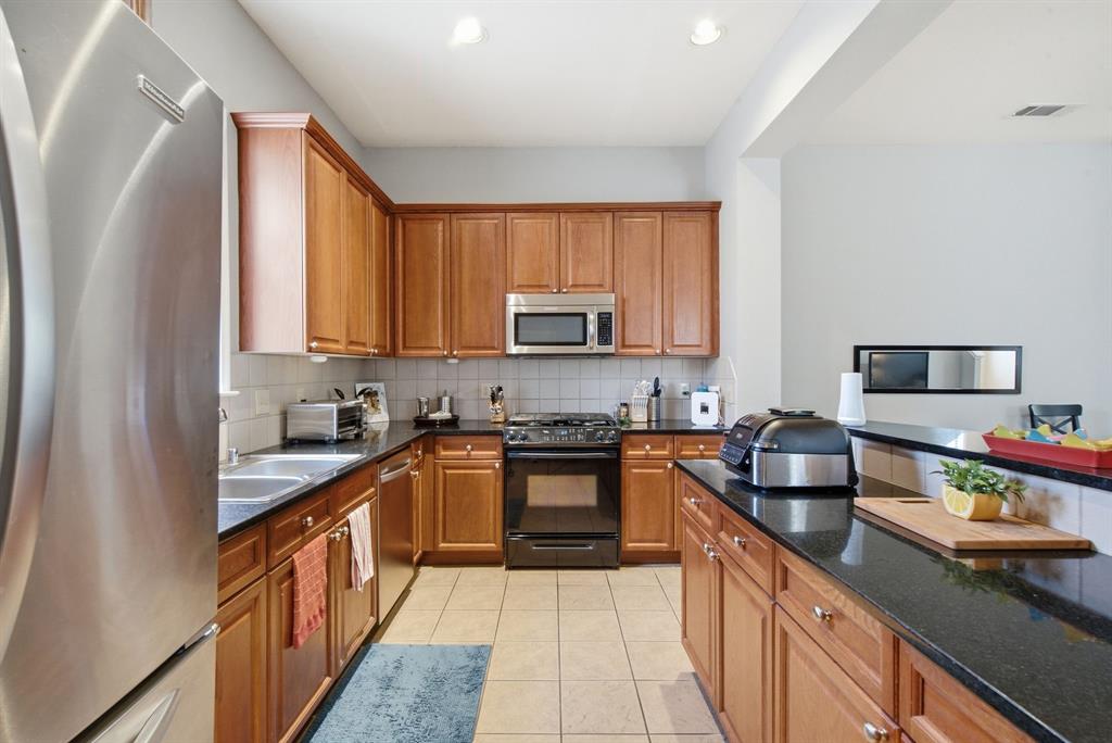3815 Birkdale Drive Property Photo 6