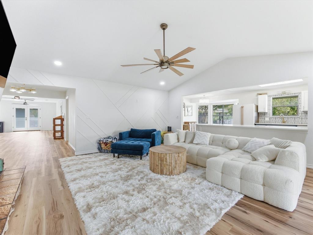 8505 Treetop Court Property Photo 3