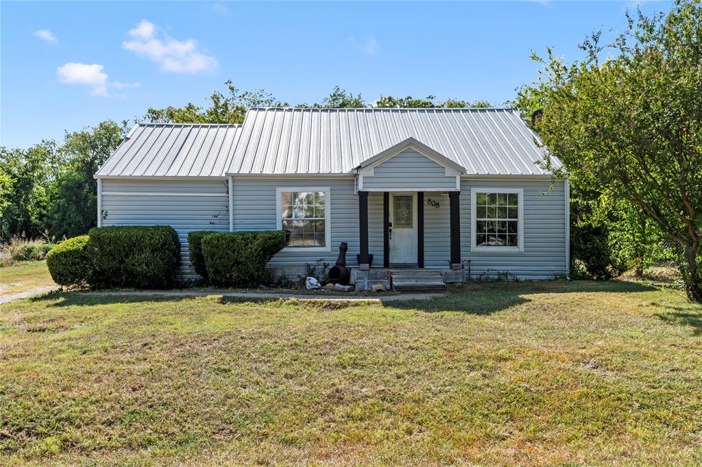 808 N Main Street Property Photo 1